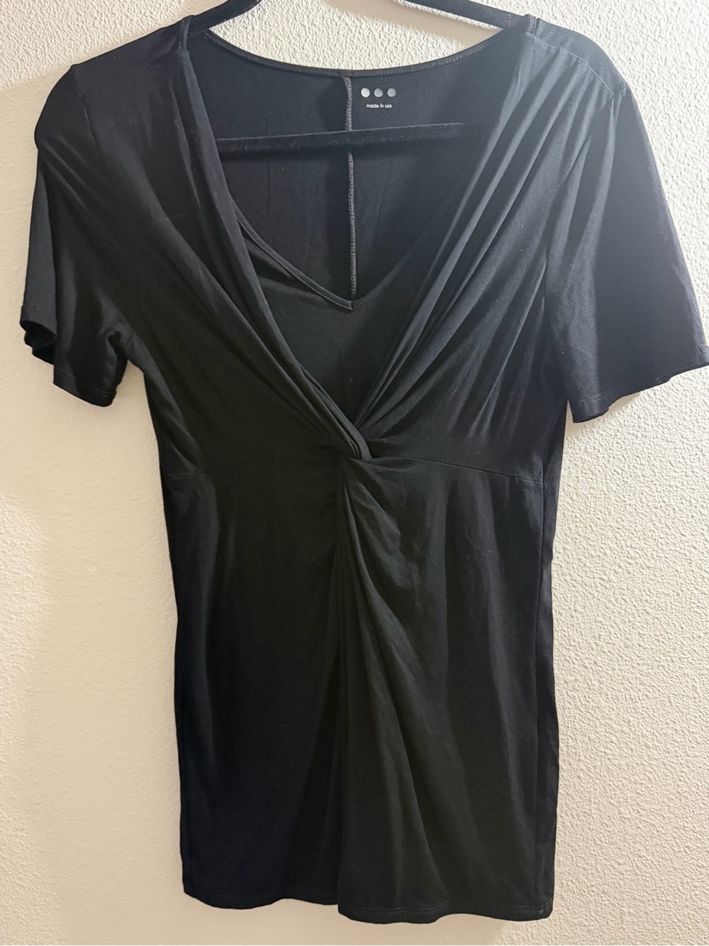 Three Dots Black Twist
Front V-Neck Top Size Small